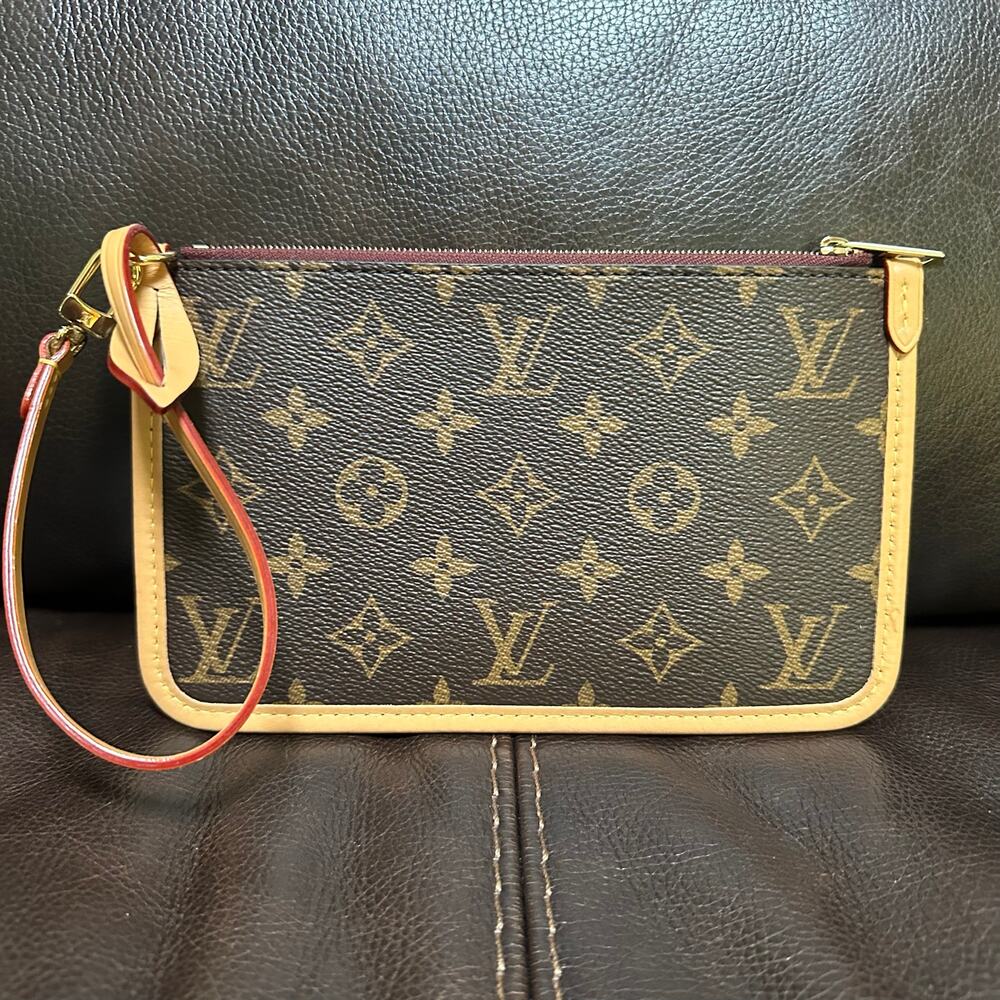 Louis Vuitton Carryall PM Pouch